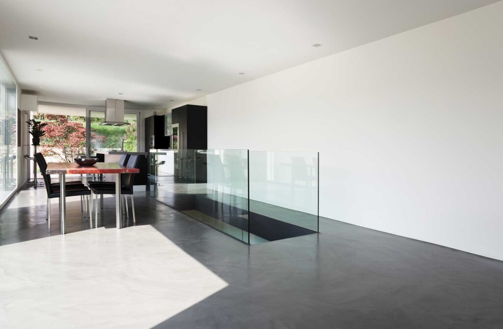 Mikrozement-Küche und Esszimmerböden eines luxuriösen Hauses in Polleça. Mallorca