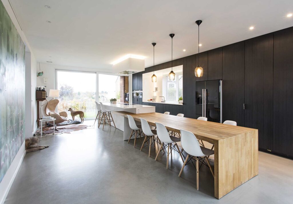 Modern and luxurious kitchen with microcement floors in Mallorca.